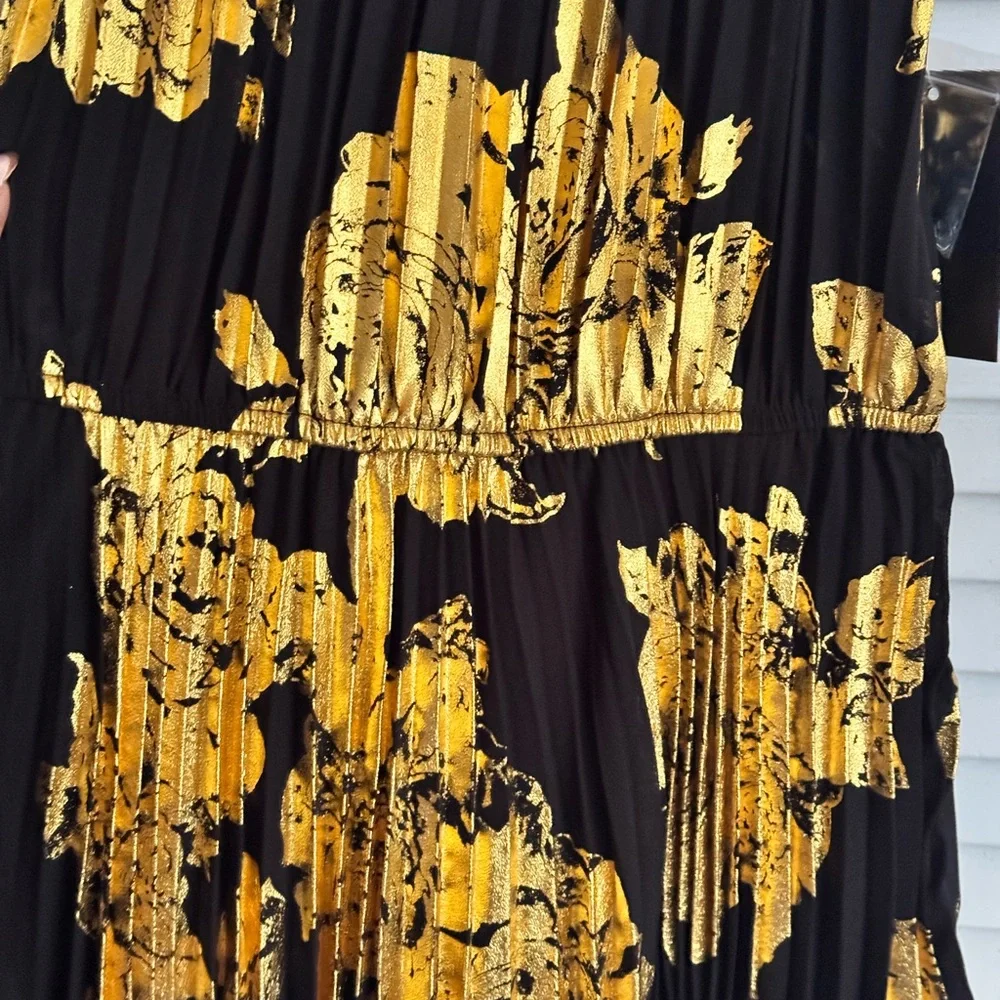 Want Need Black and Gold Mini Dress Size L - Picture 9 of 10